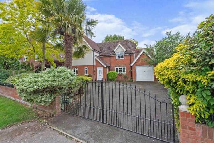 4 bedroom detached house