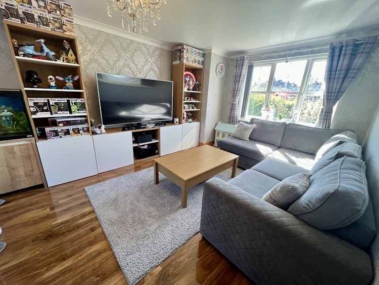 3 bedroom semi-detached house
