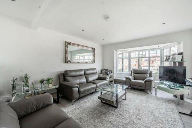 3 bedroom maisonette
