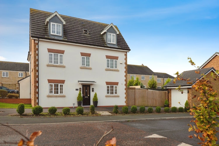 4 bedroom detached house