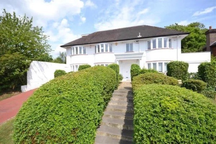 7 bedroom detached house