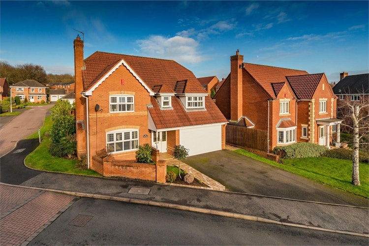 4 bedroom detached house