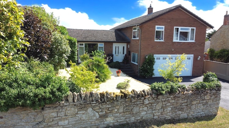 4 bedroom detached house