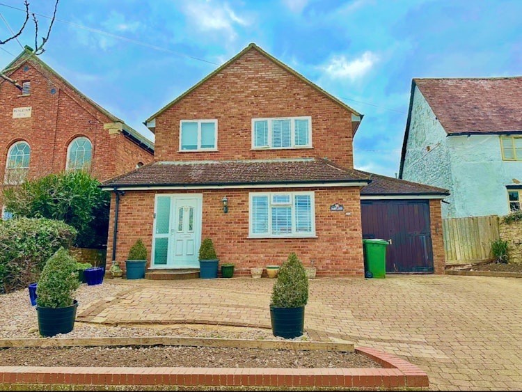 3 bedroom detached house