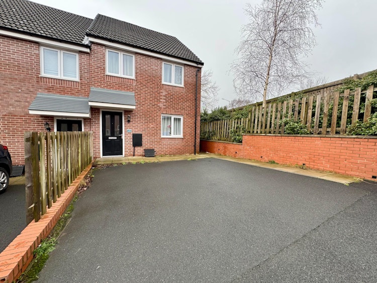 3 bedroom semi-detached house