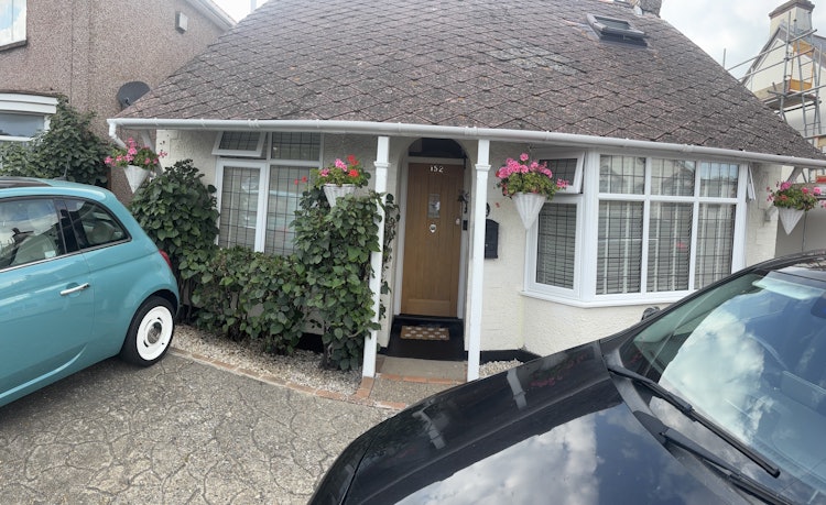 5 bedroom detached bungalow