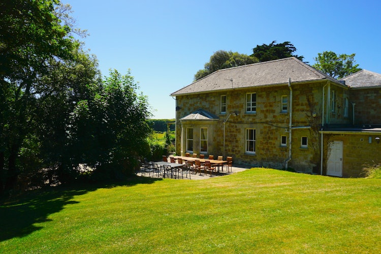 8 bedroom detached house