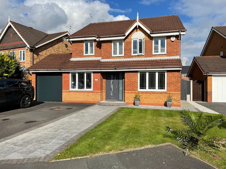 4 bedroom detached house