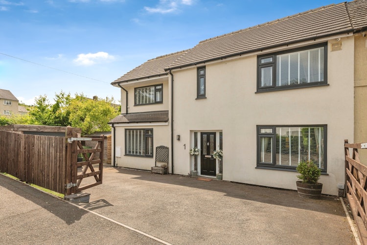 5 bedroom semi-detached house