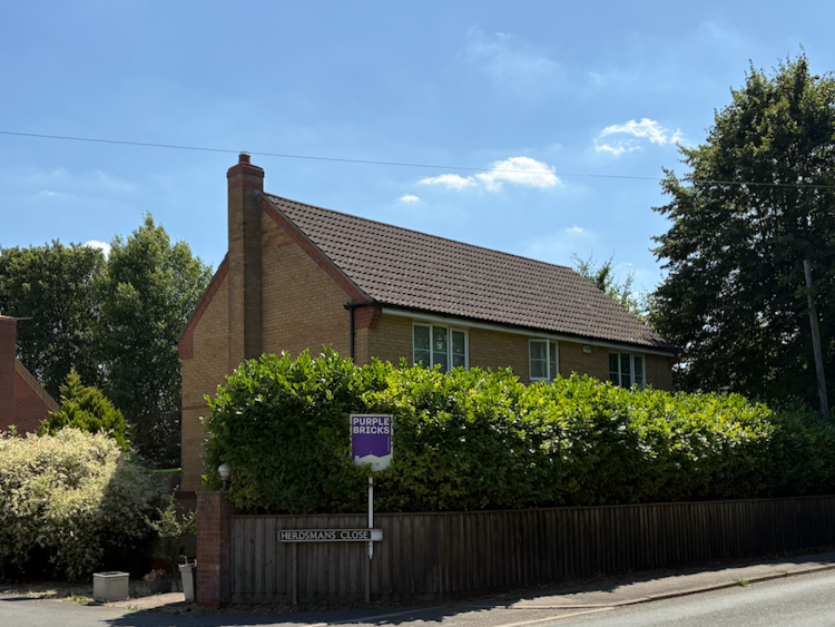 4 bedroom detached house