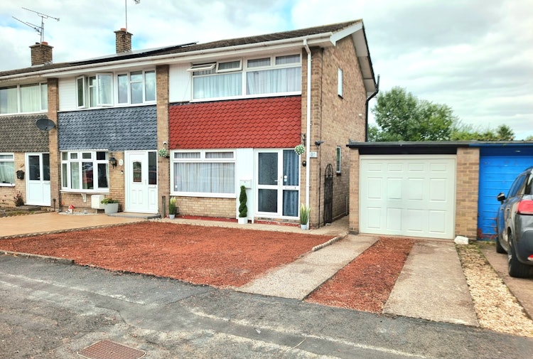 3 bedroom end of terrace bungalow