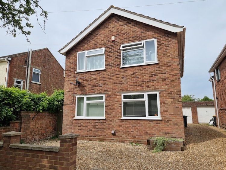 3 bedroom detached house