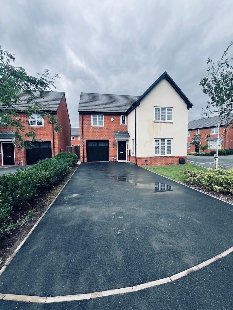 4 bedroom detached house