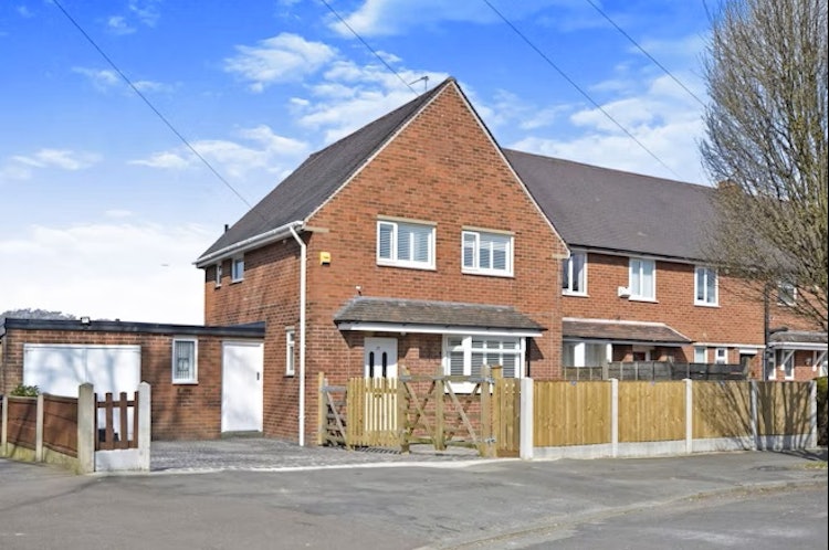 3 bedroom end of terrace house