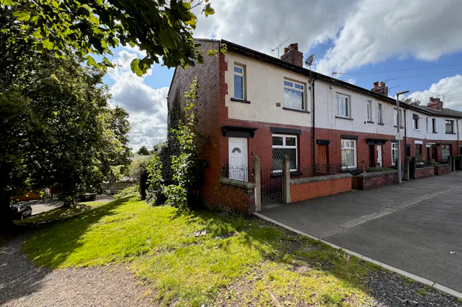 3 bedroom terraced house for sale in Wallace Lane, Wigan, WN1 3XT