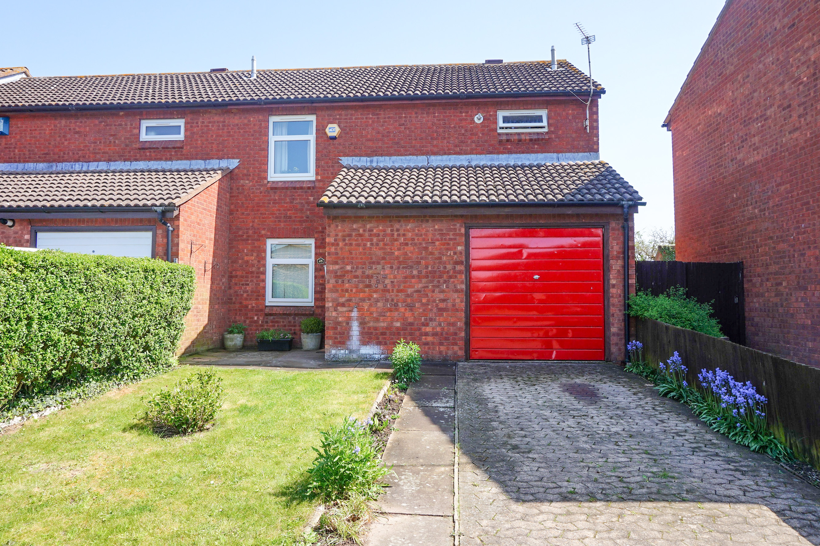 3 bedroom end of terrace house for sale in Alwin Close, Aylesbury, HP21 8RP