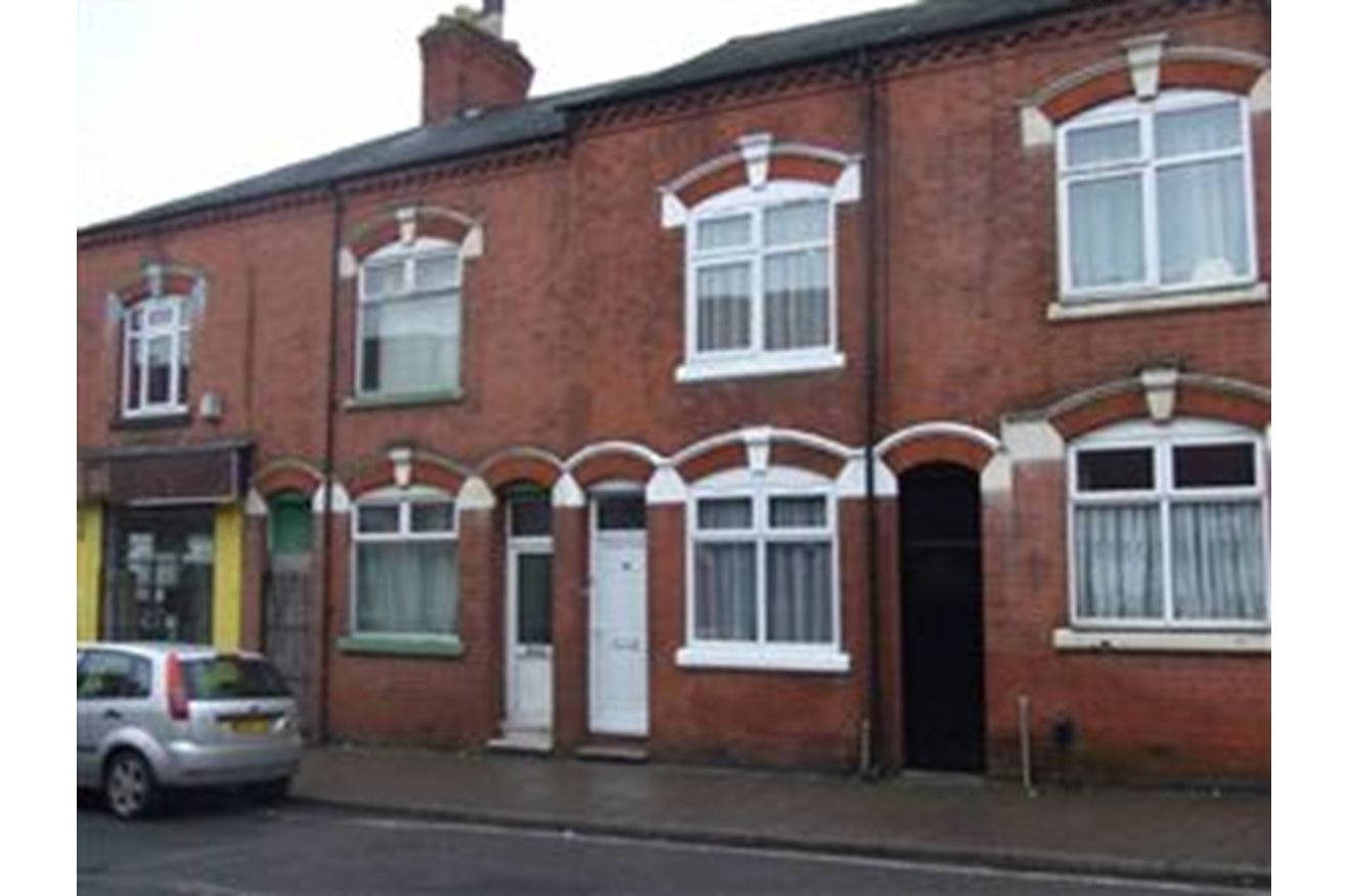 2 bedroom terraced house to rent in Beatrice Road Leicester LE3 9FE