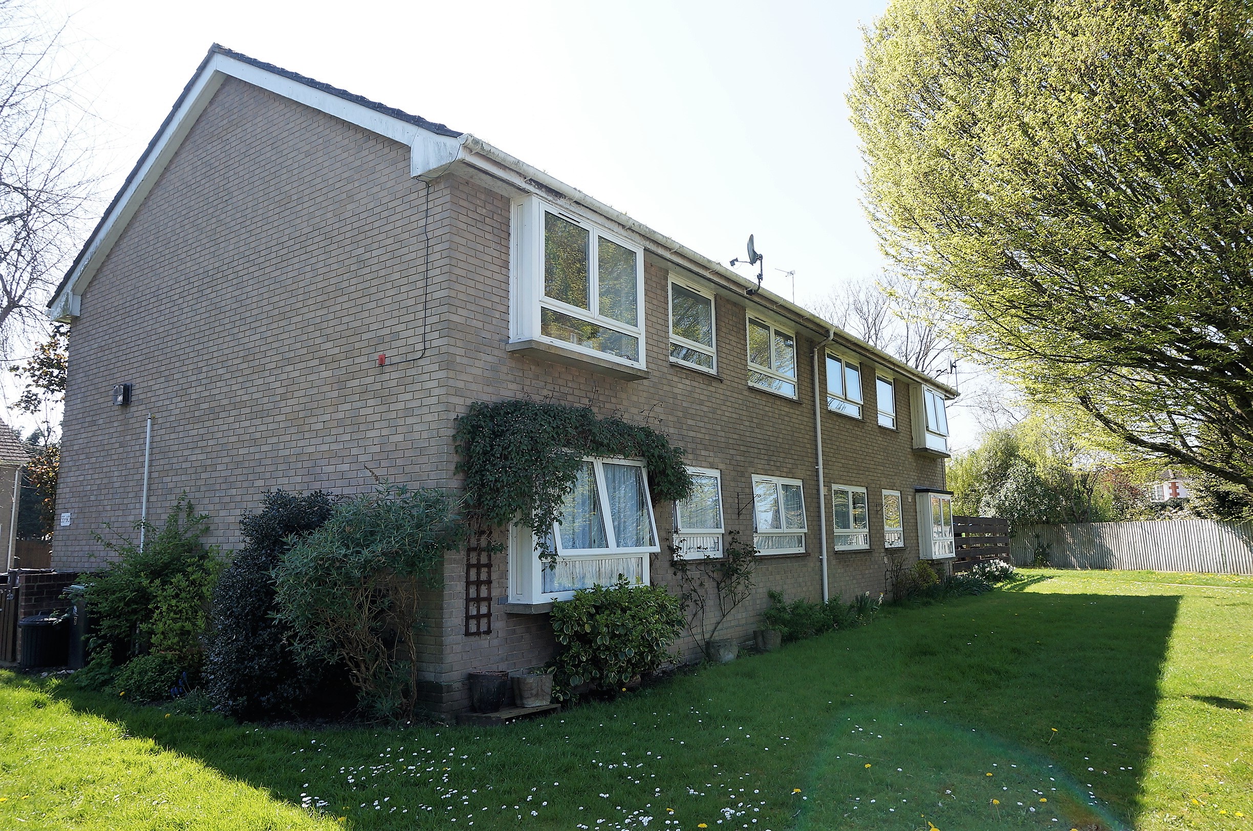 2 bedroom ground floor flat for sale in Victoria Close, Corfe Mullen ...