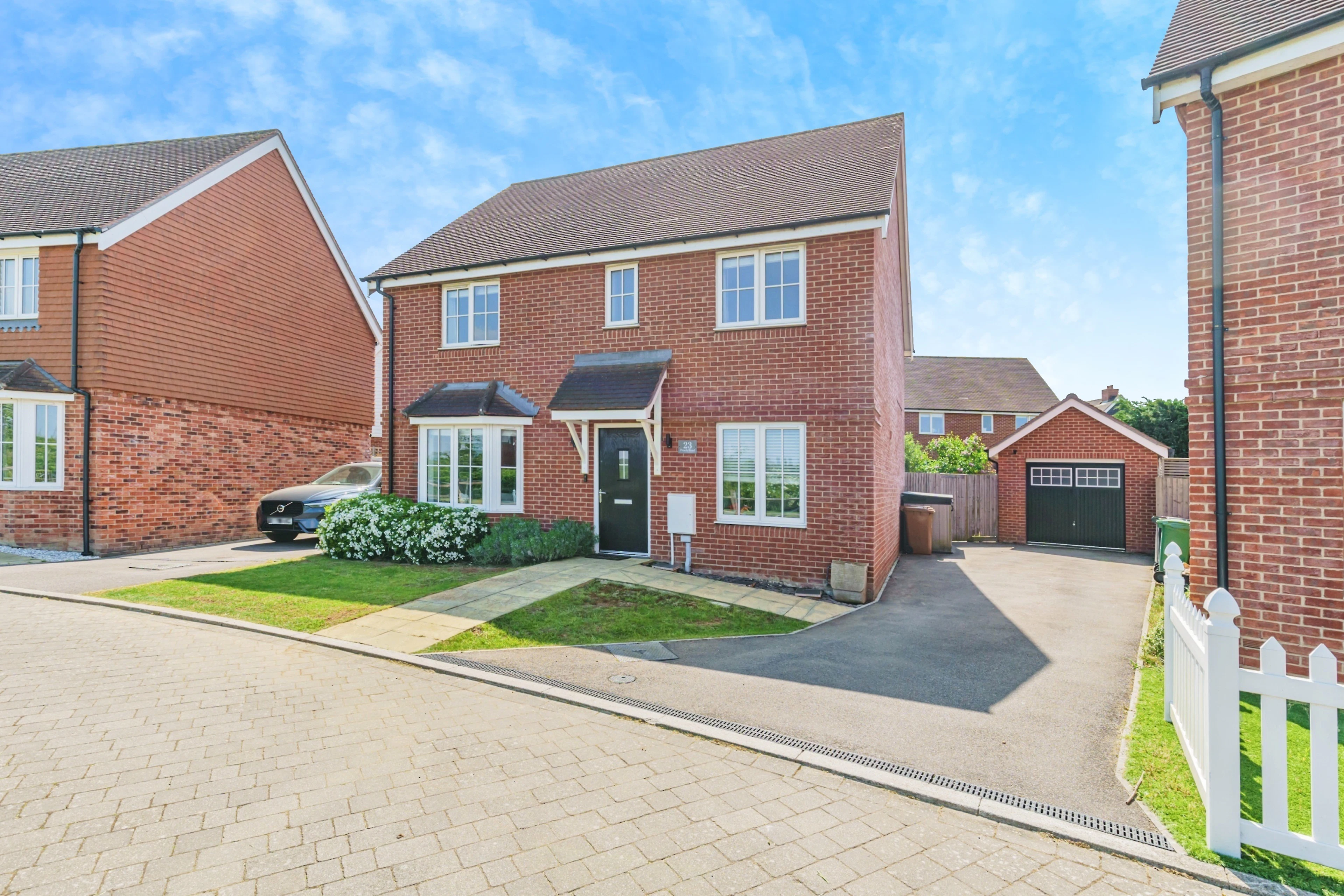 Peach Road, Horley