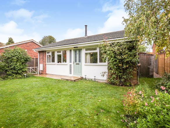2 Bedroom Detached Bungalow For Sale In Clements Green Didcot Ox11 9ae