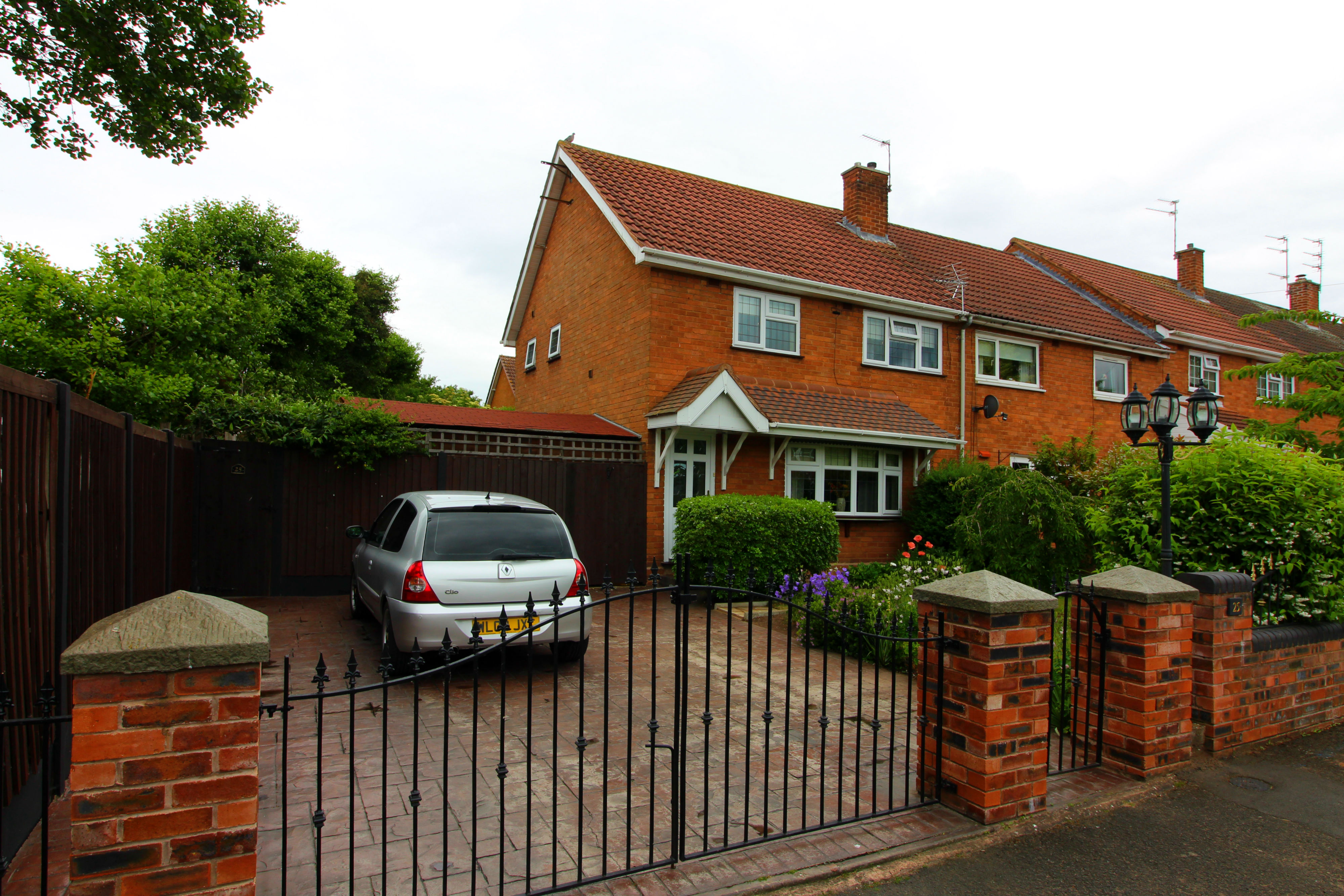 3 Bedroom Semi-detached House For Sale In Bridgnorth Avenue ...