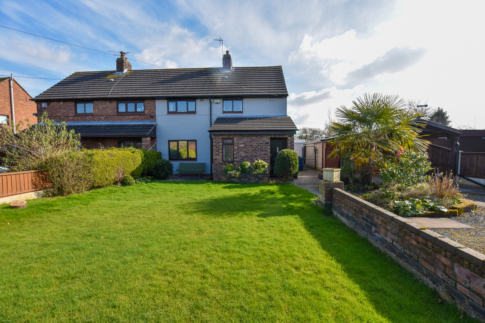 3 Bedroom Semi-detached House For Sale In Croughton Road, Stoak ...