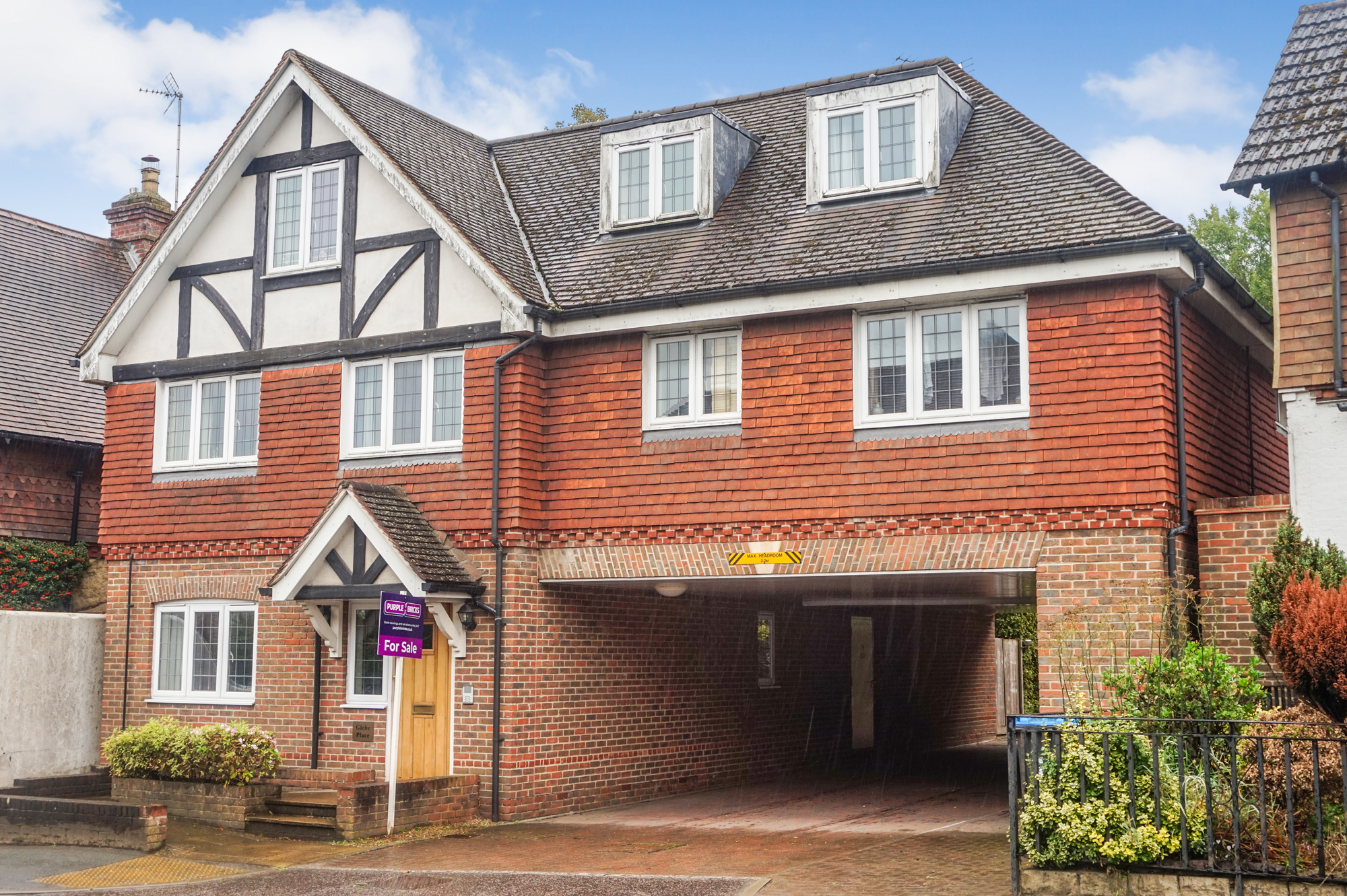2 bedroom flat for sale in 15a High Street, Nutfield, RH1 4HH