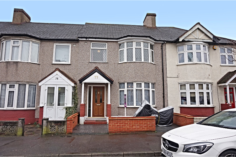 3 bedroom terraced house for sale in Cedar Road, Romford, RM7 7JS