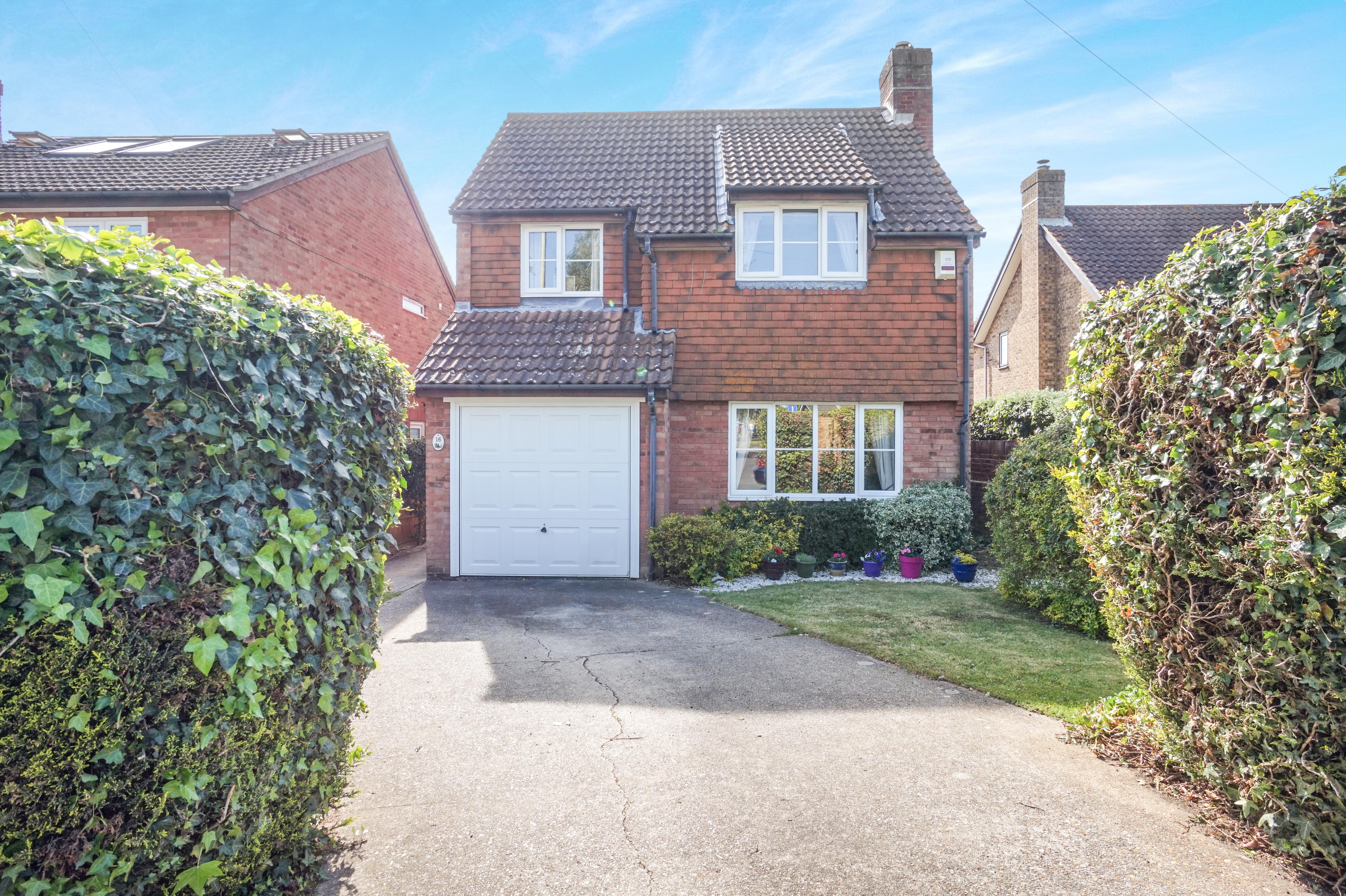 4 bedroom detached house for sale in Crescent Road, Locks Heath ...