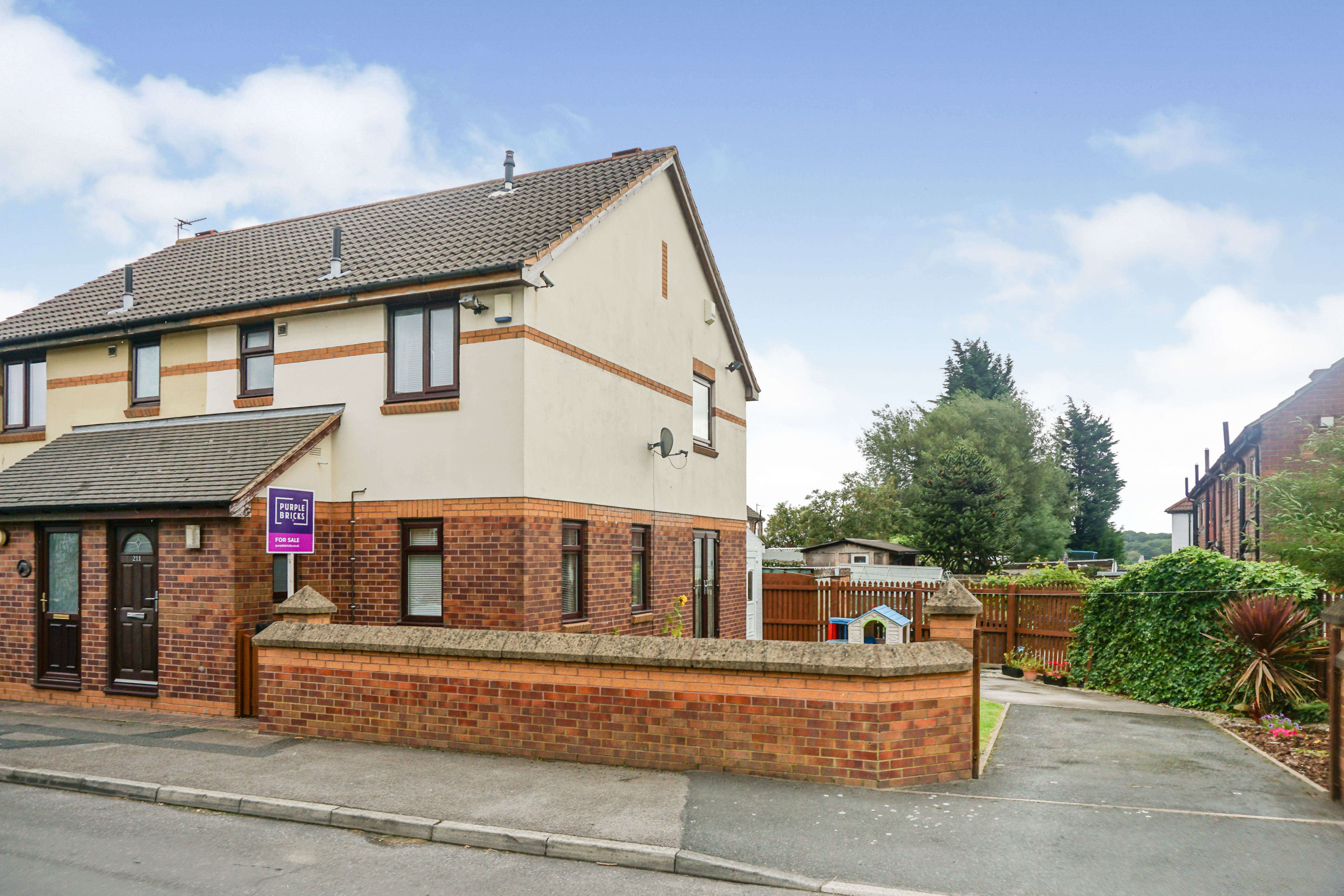 3 Bedroom Semi detached House For Sale In Kent Road Pudsey LS28 9HG