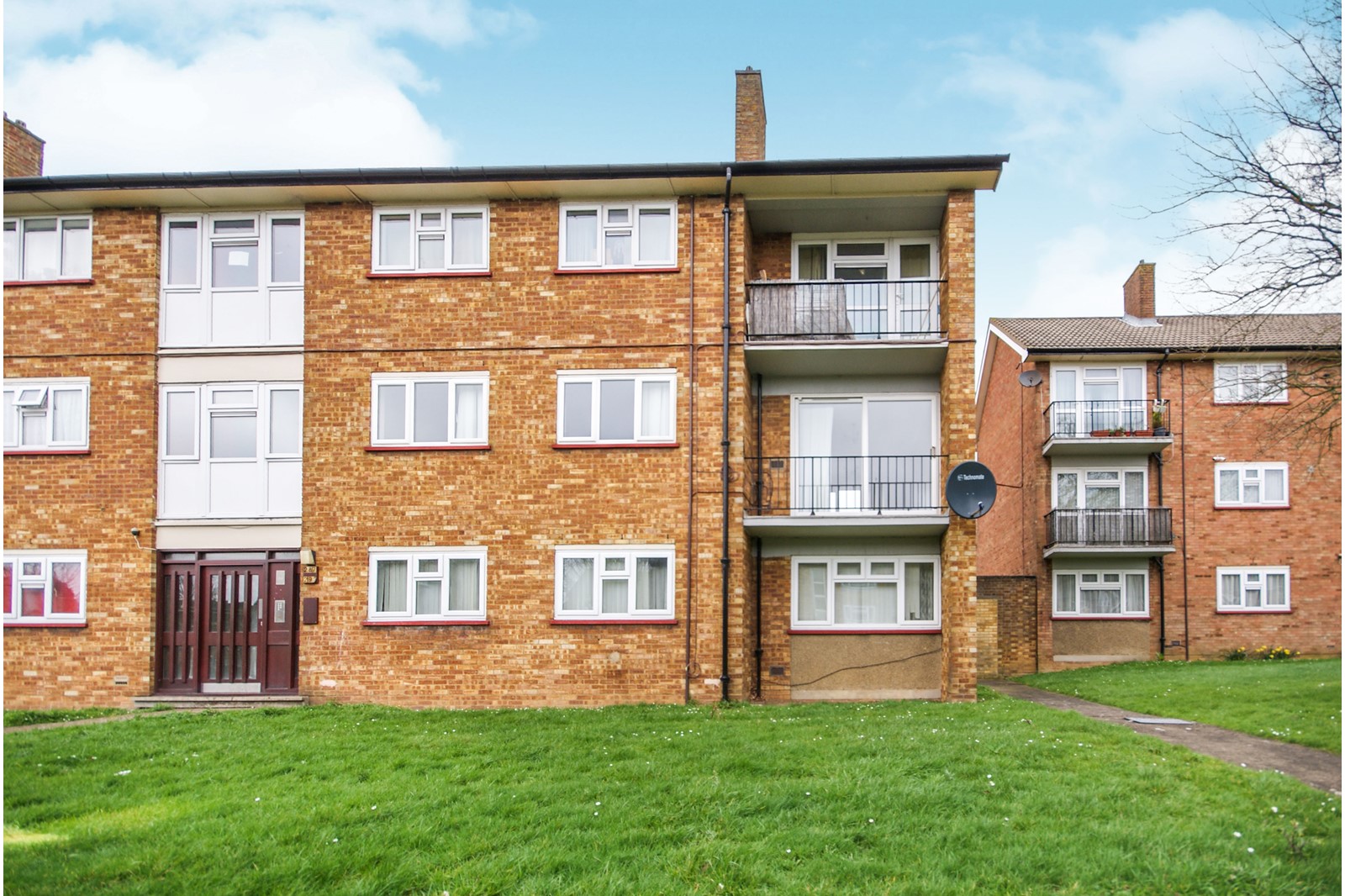 2 bedroom flat for sale in Whipperley Ring, Luton, LU1 5RA