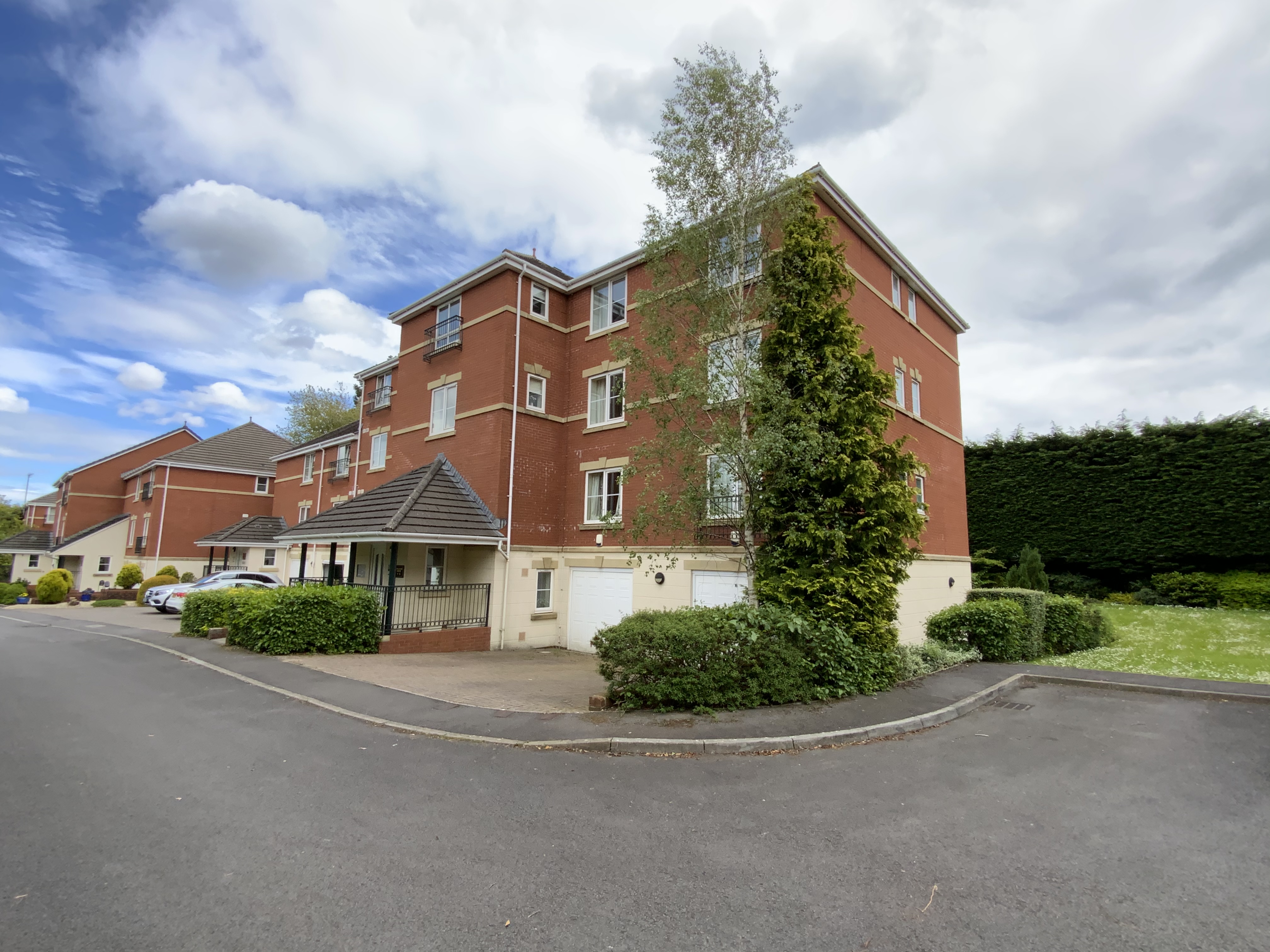 2 Bedroom Apartment For Sale In Llantrisant Road Cardiff Cf5 2sj