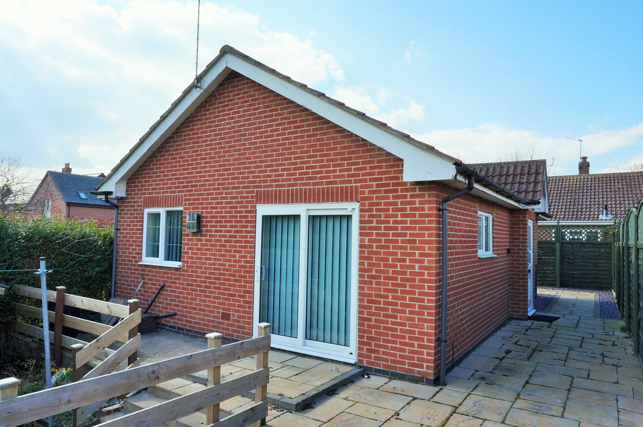 2 bedroom detached bungalow to rent in Farndon Road Newark NG24 4SQ