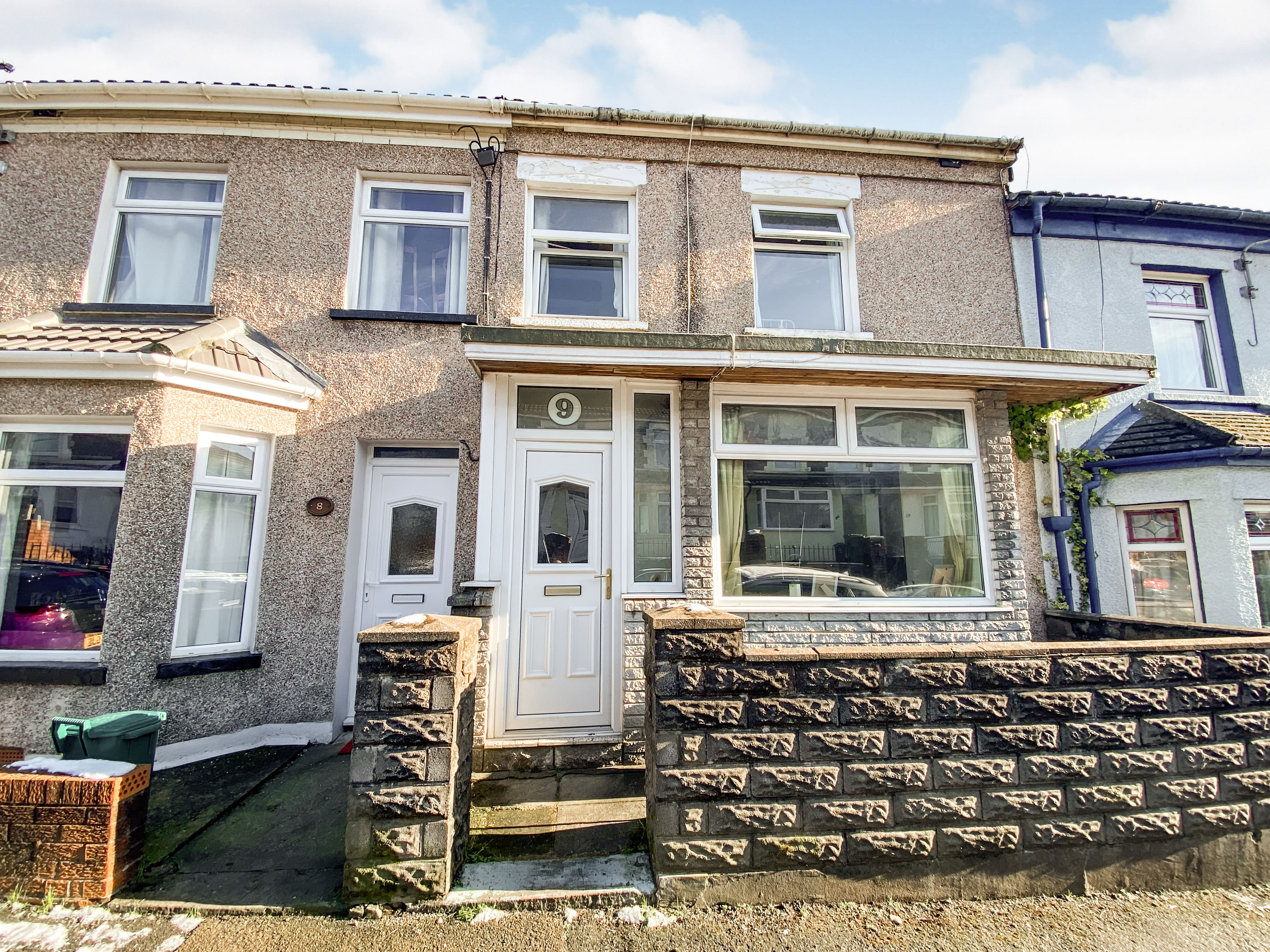 3 bedroom terraced house for sale in Kingsland Terrace Pontypridd