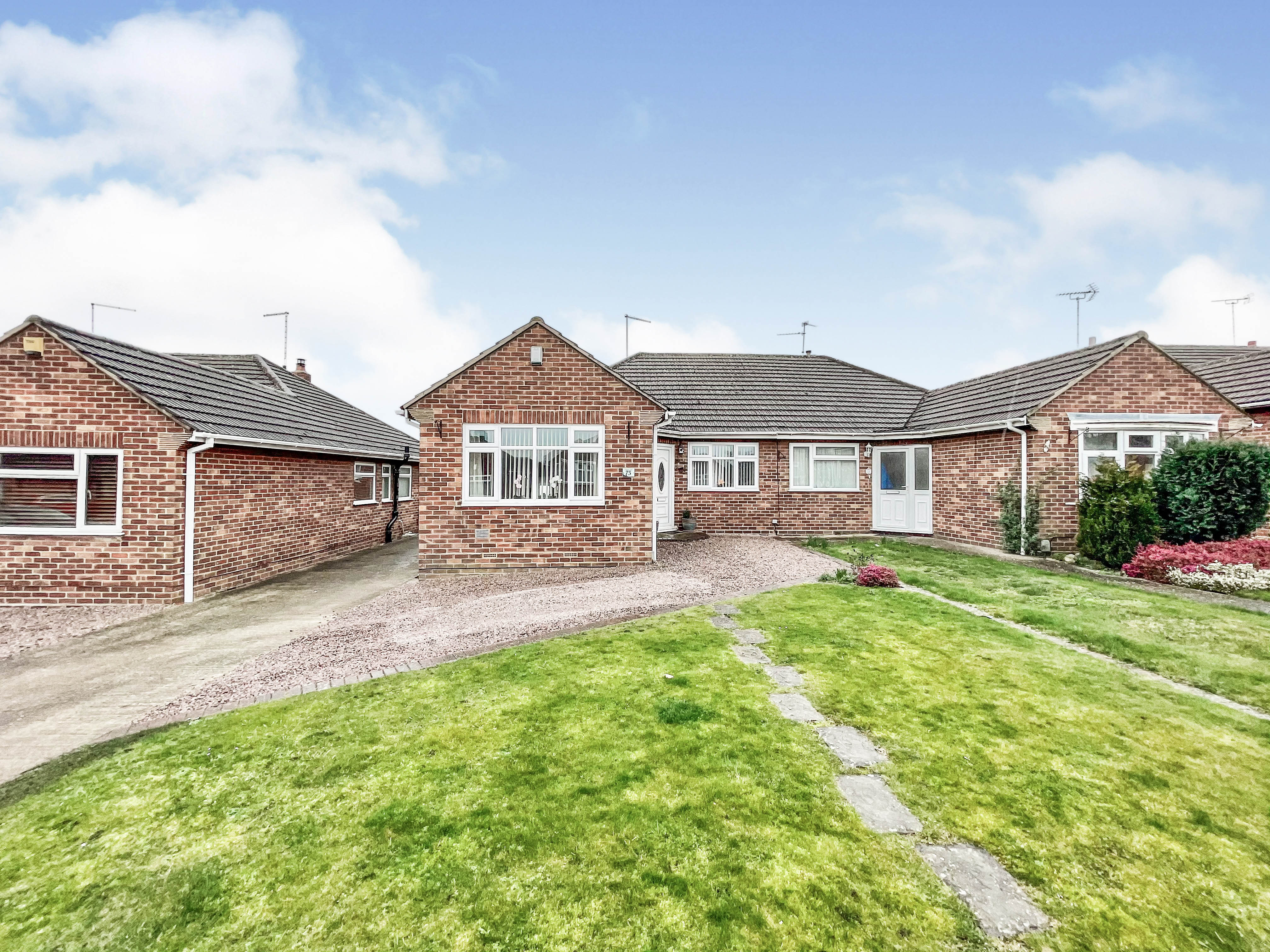 3 Bedroom Semi-detached Bungalow For Sale In Amberley Slope ...