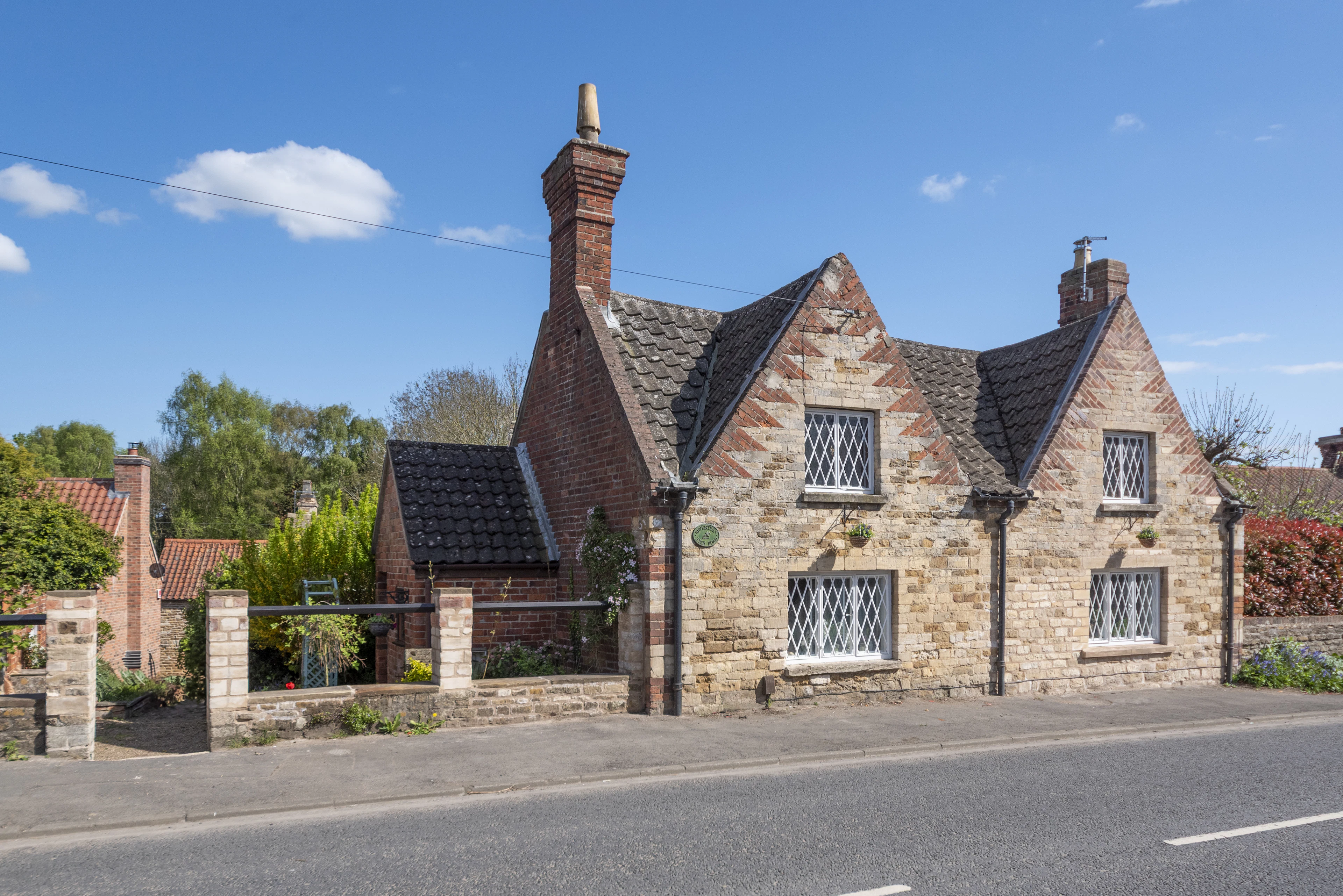 High Road, Grantham