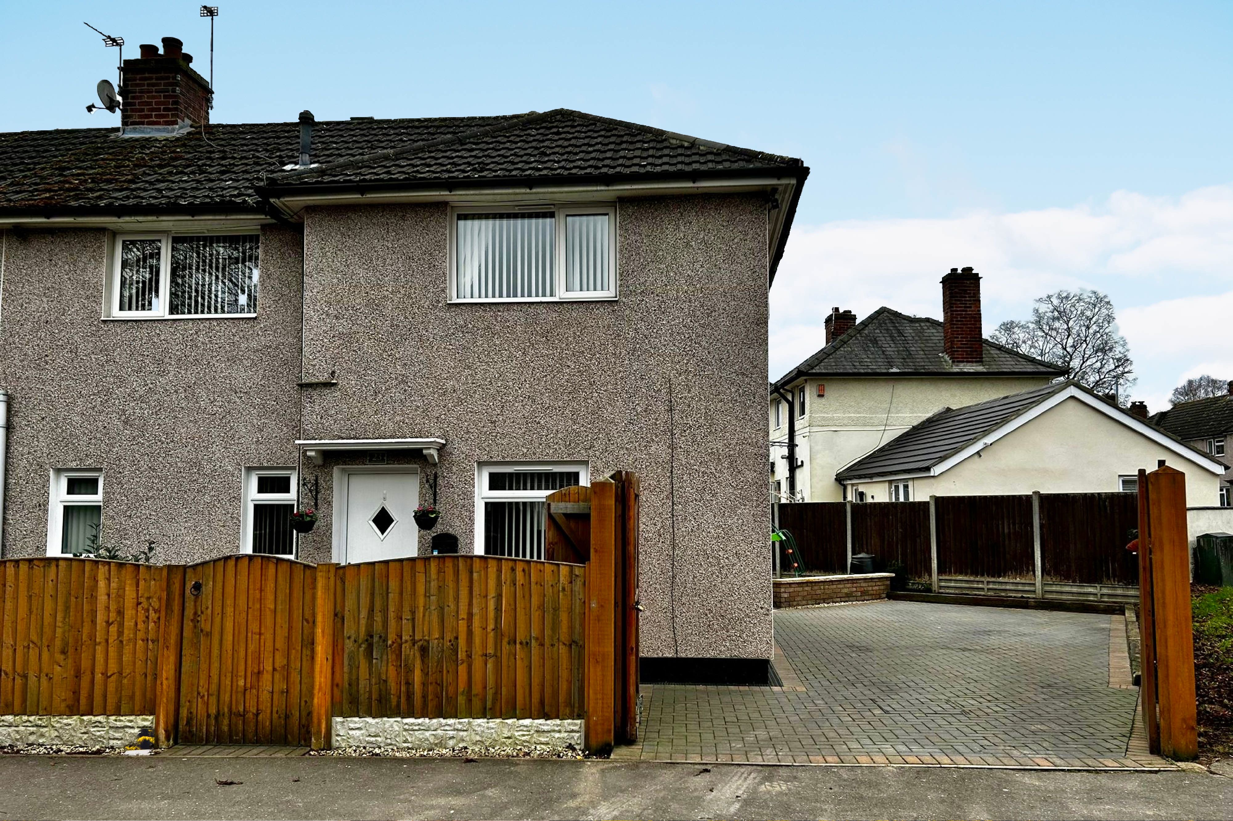 3 bedroom semi-detached house for sale in Lamb Gardens, Lincoln, LN2 4EJ