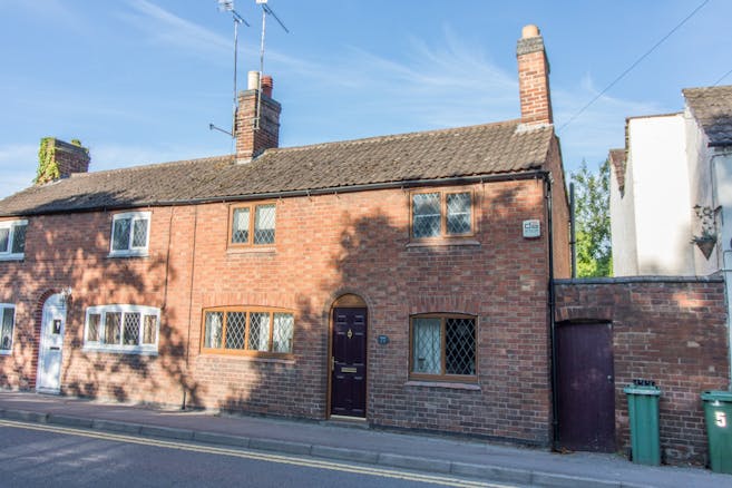 2 Bedroom Cottage To Rent In Sycamore Street Blaby Le8 4fl