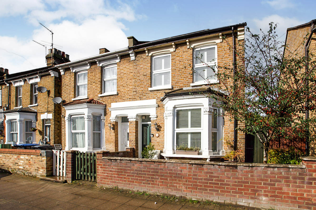 2-bedroom-semi-detached-house-for-sale-in-lancaster-road-enfield-en2-0jn