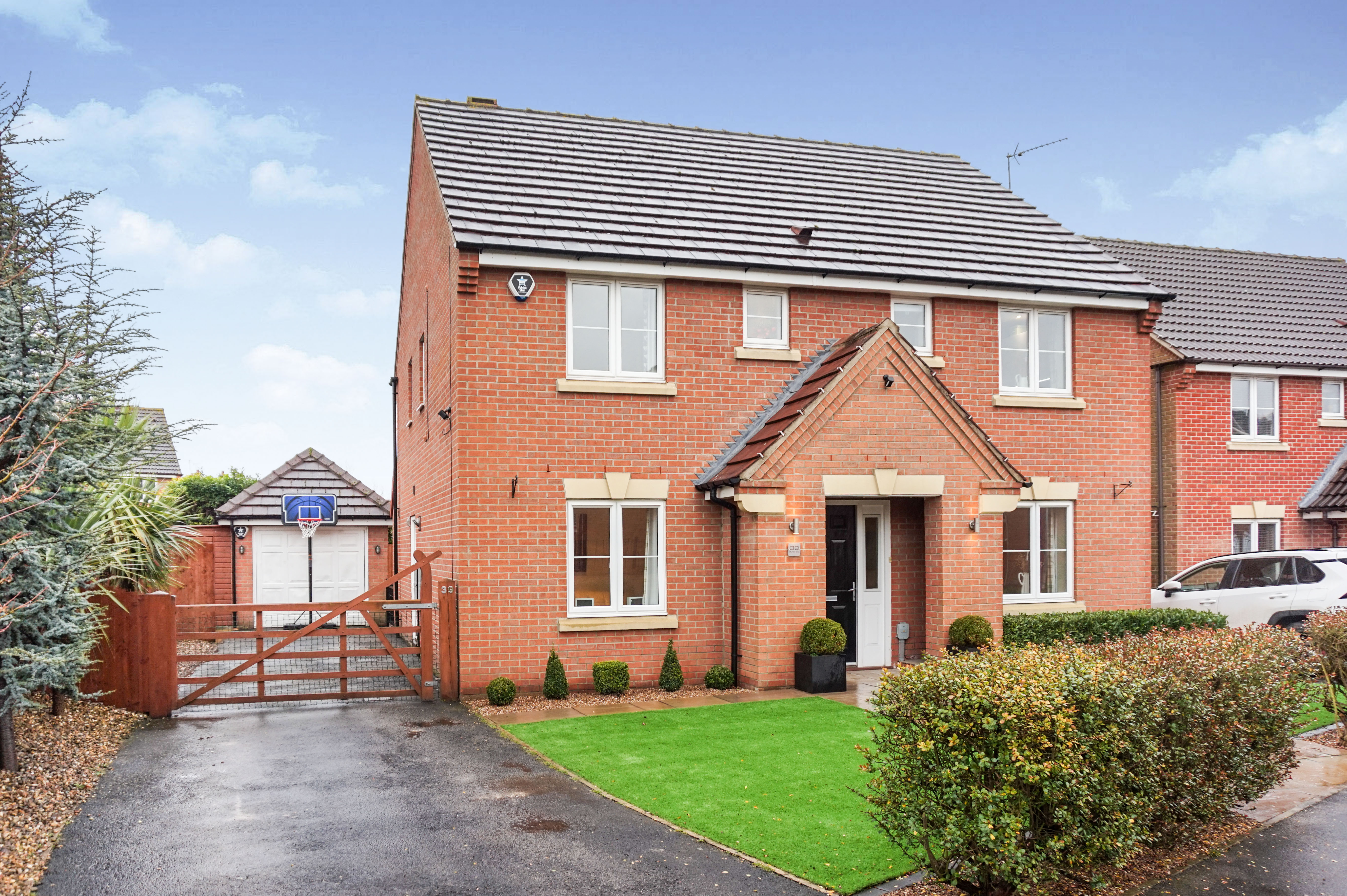 4 bedroom detached house for sale in Myrtle Way, Brough, HU15 1SR