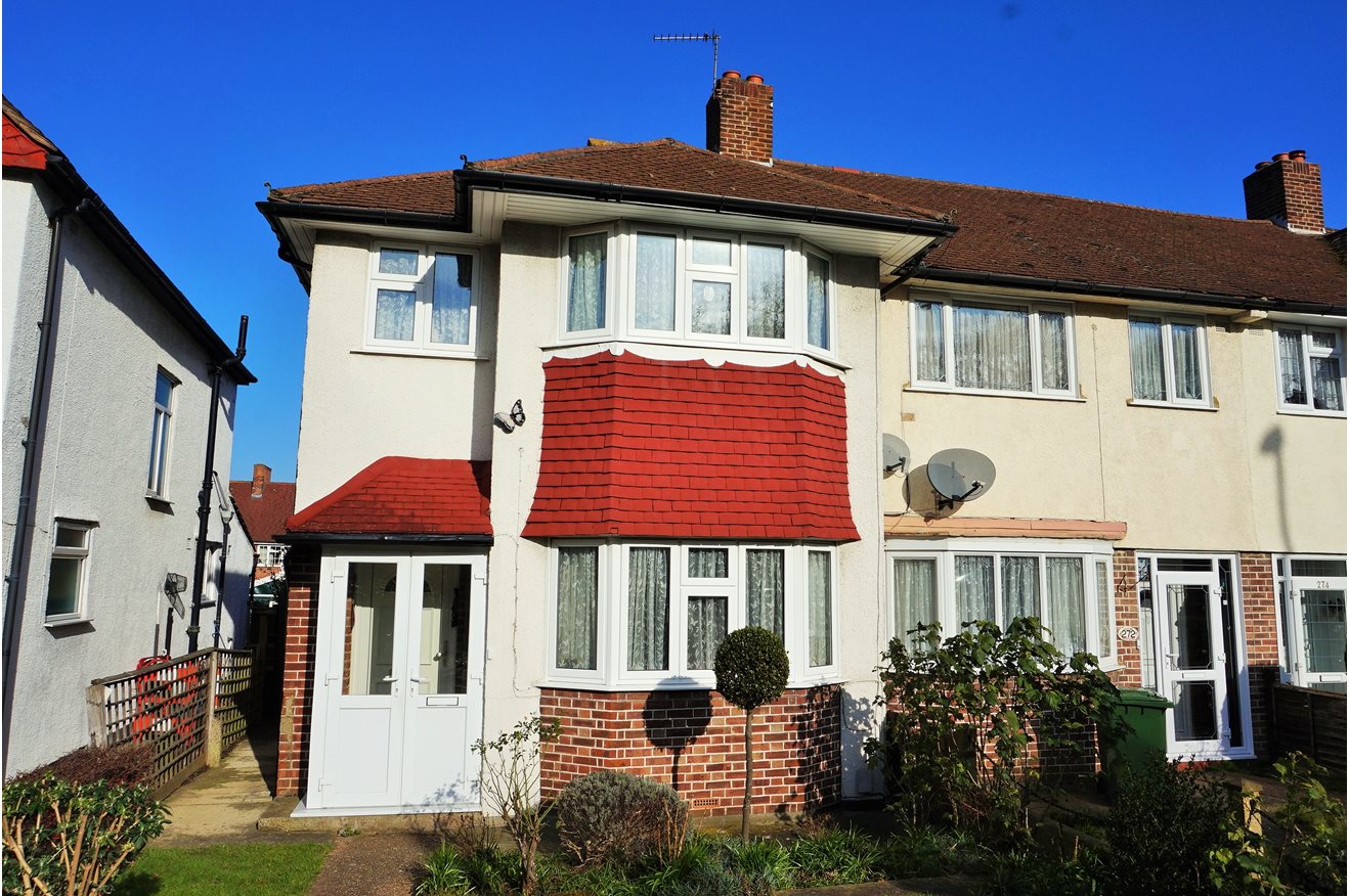 3 Bedroom Terraced House For Sale In Whitefoot Lane, Bromley, BR1 5SQ