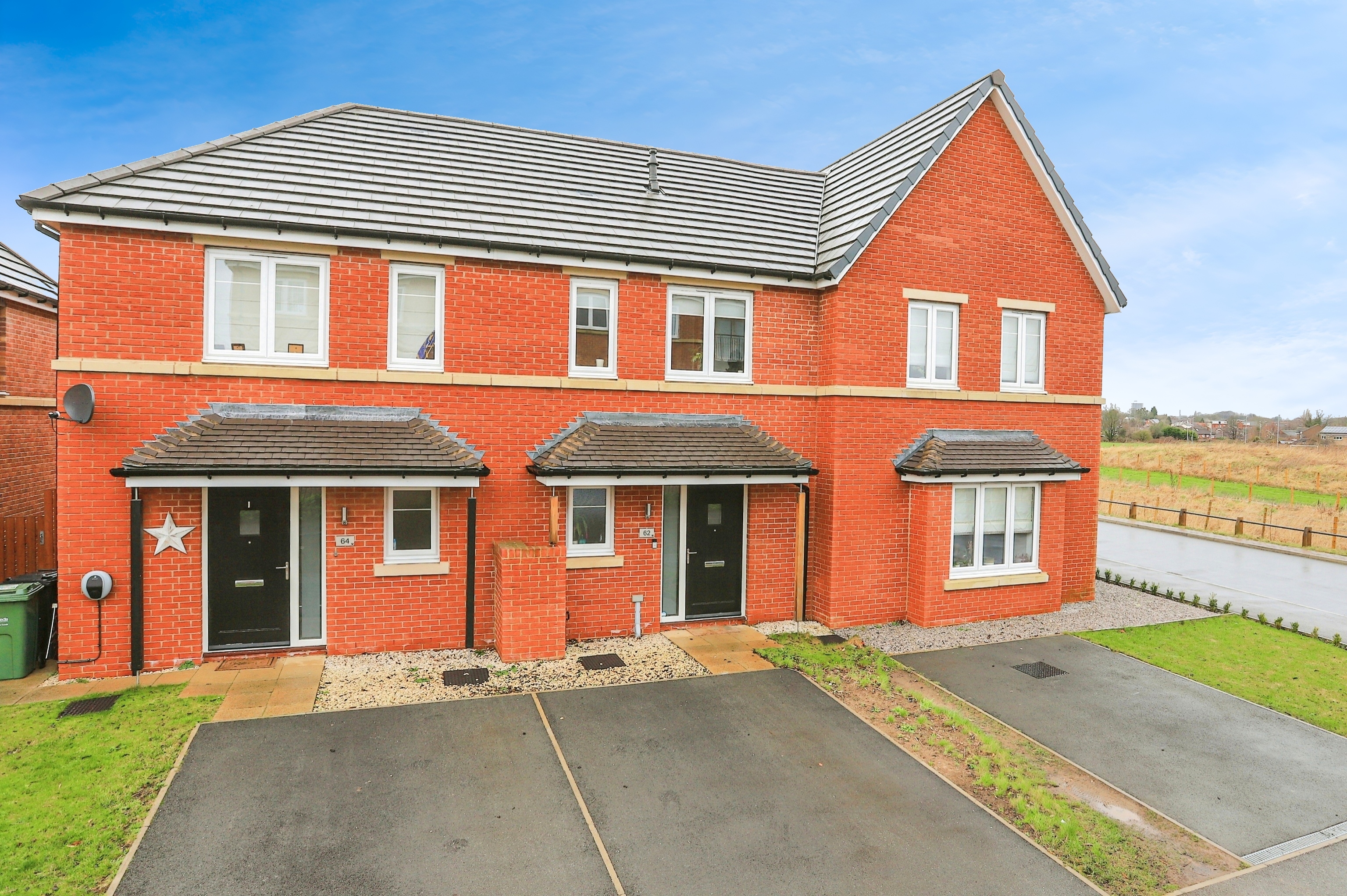 2 bedroom terraced house for sale in Leicester Square, Leeds, LS15 8FX