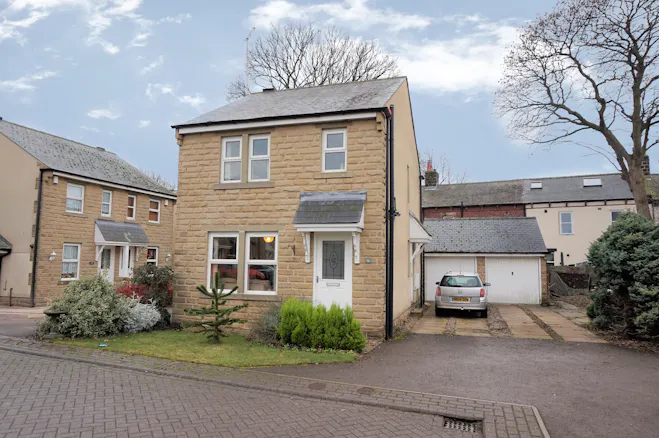 3 bedroom detached house for sale in Farrar Court, Leeds, LS13 3SP