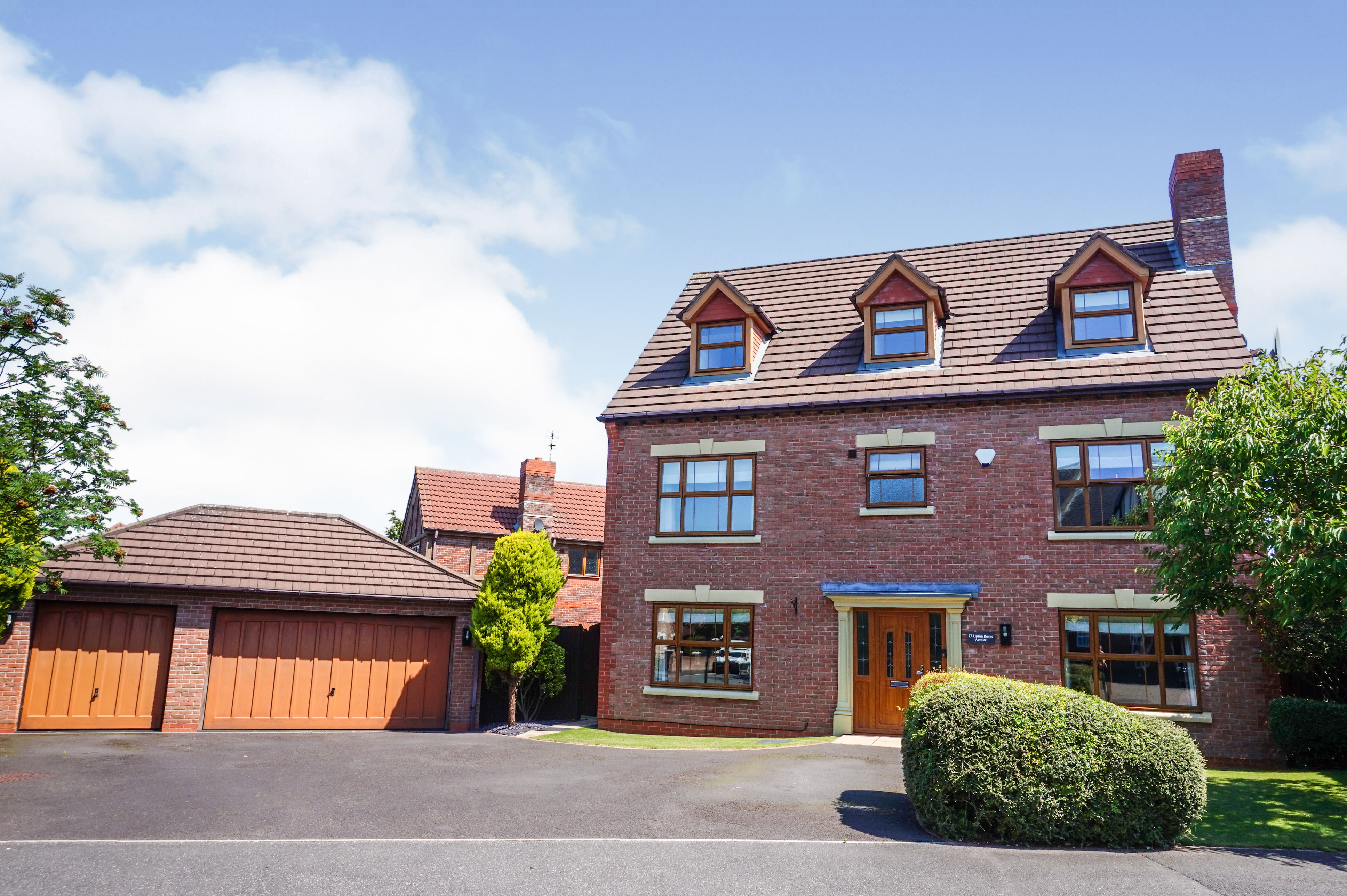 6 bedroom detached house for sale in Upton Rocks Avenue, Widnes, WA8 9DA