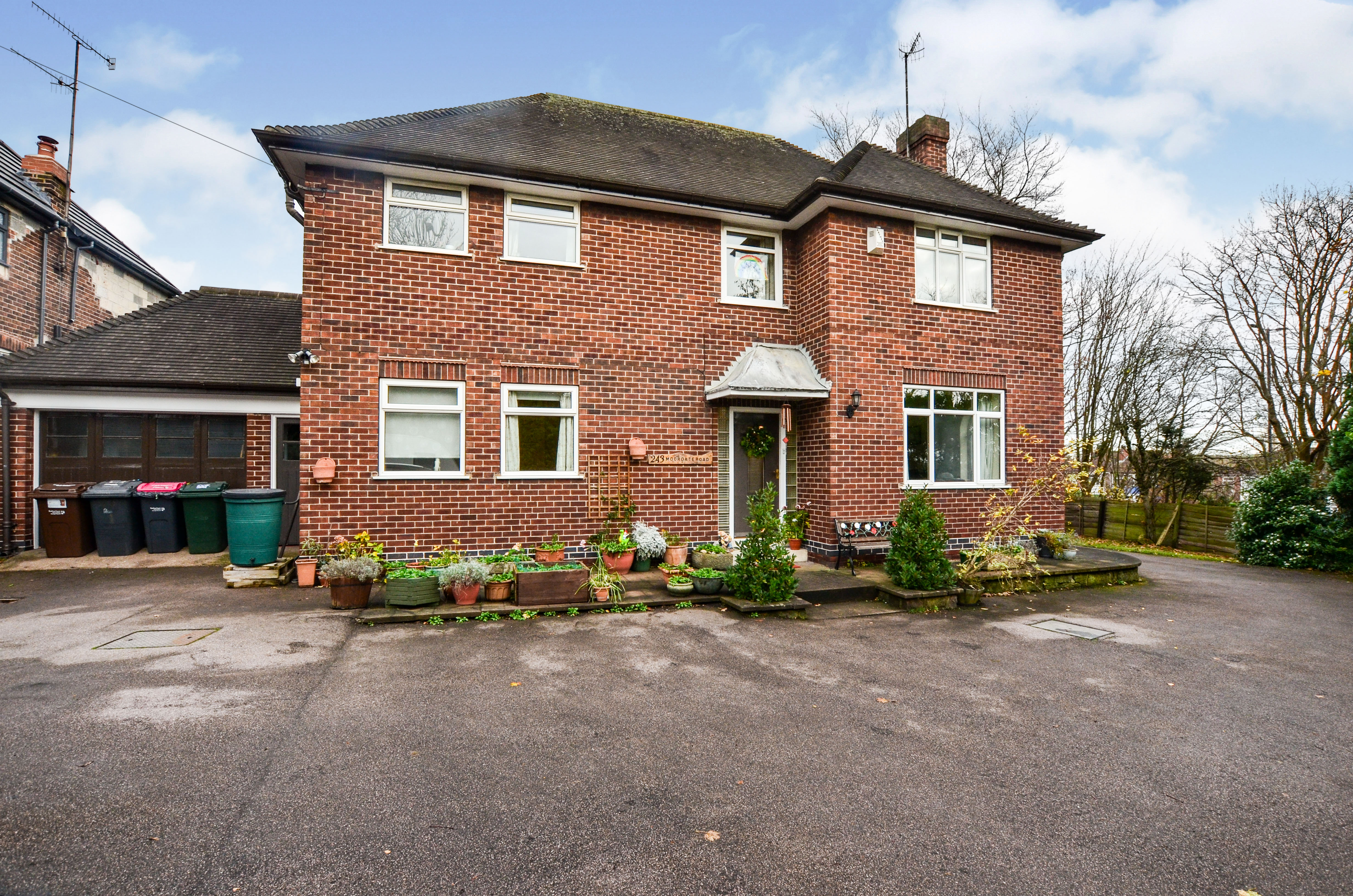 4 bedroom detached house for sale in Moorgate Road, Rotherham, S60 3BD