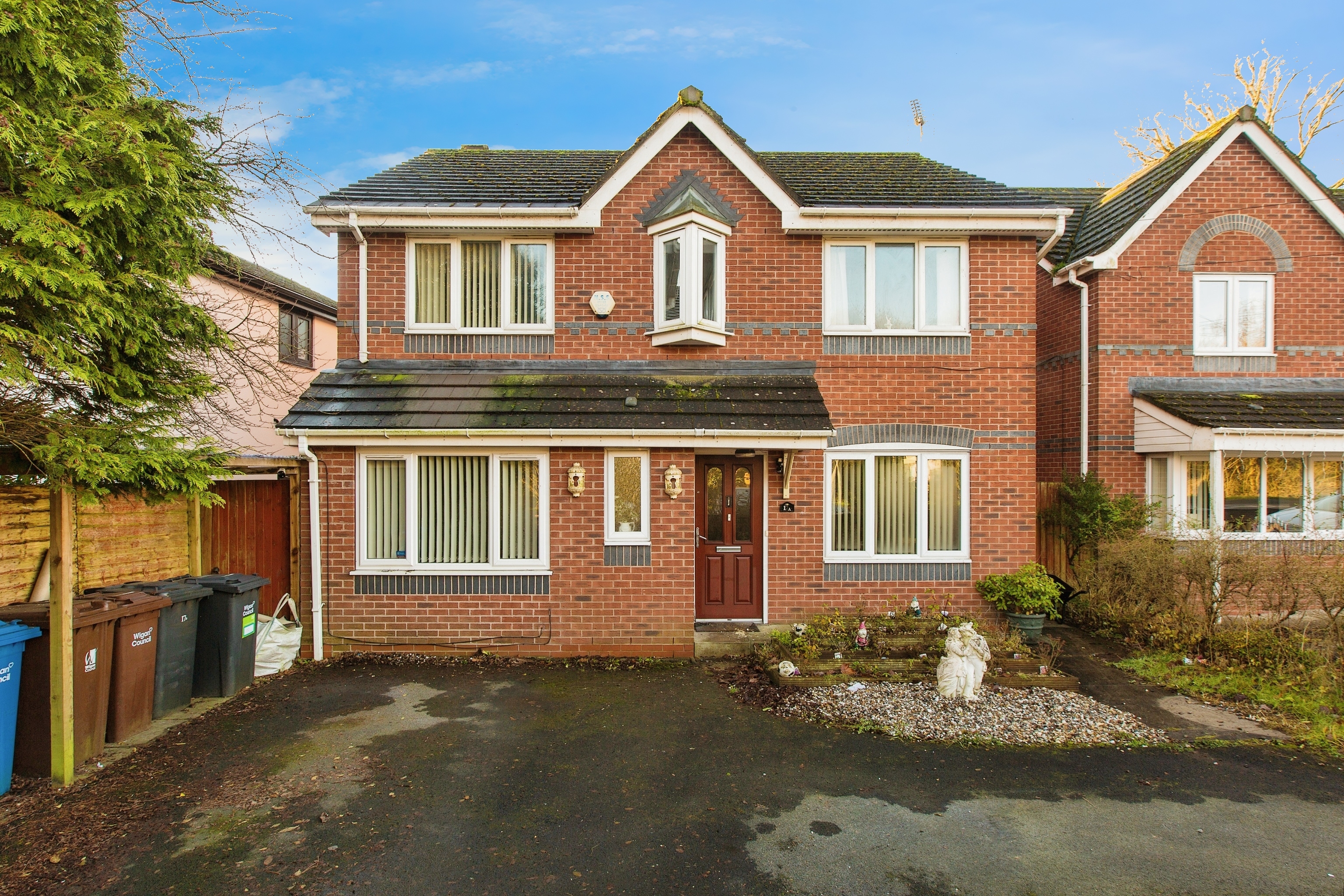 4 bedroom detached house for sale in Almond Brook Road Wigan WN6 0TB