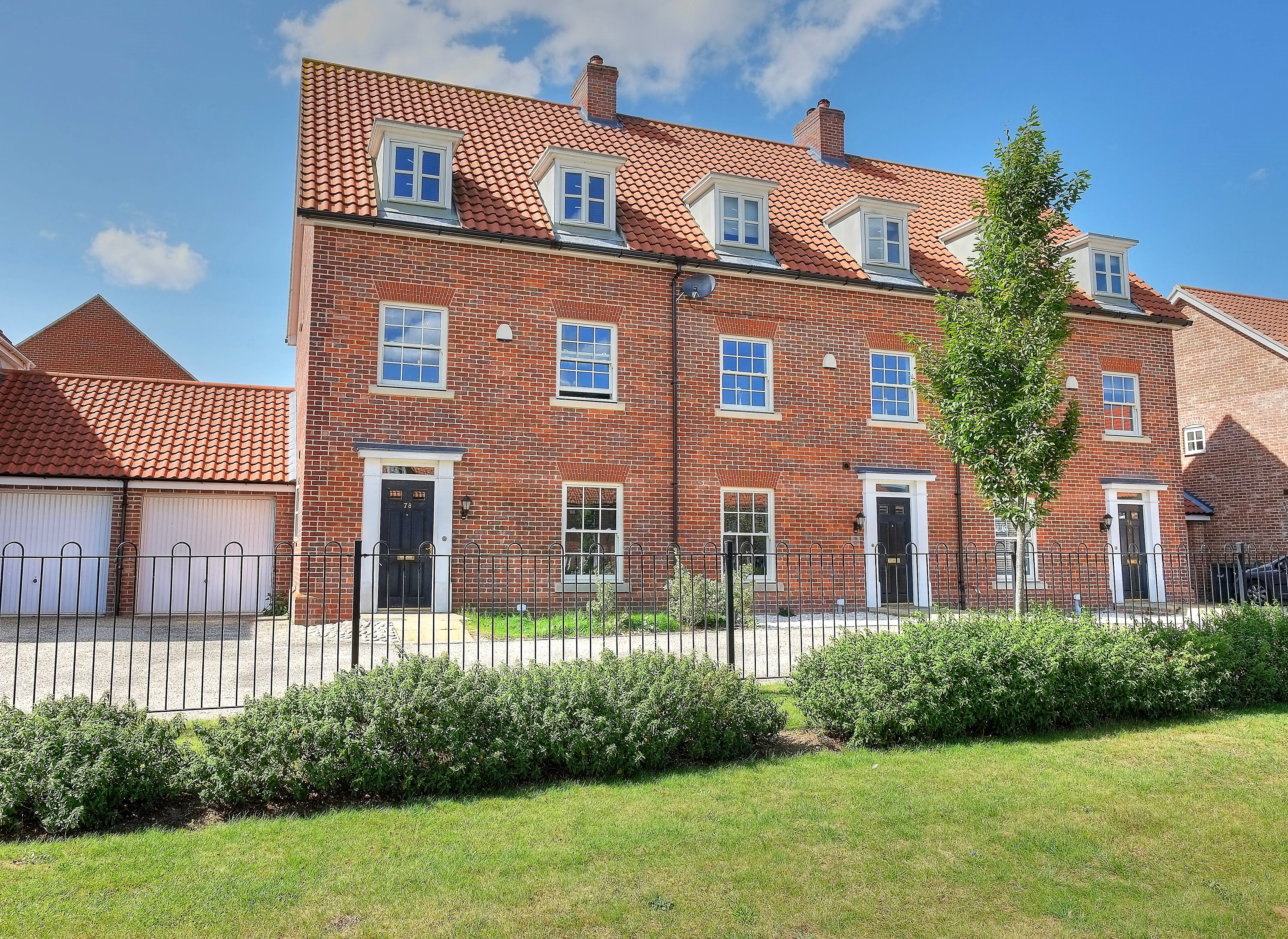4 bedroom town house for sale in Lord Nelson Drive, Norwich, NR5 0UE