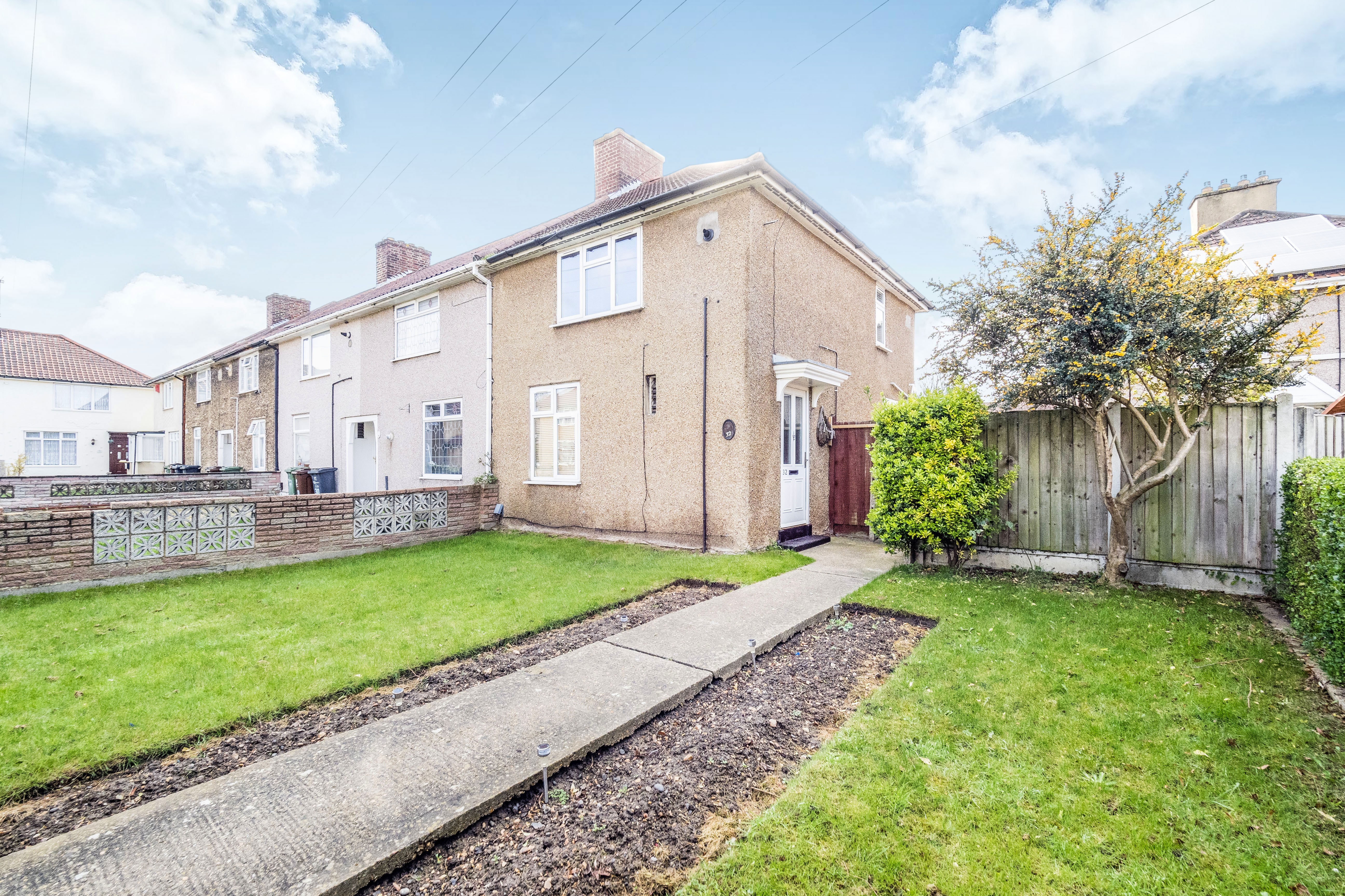 2 bedroom end of terrace house for sale in Standfield Gardens, Dagenham ...