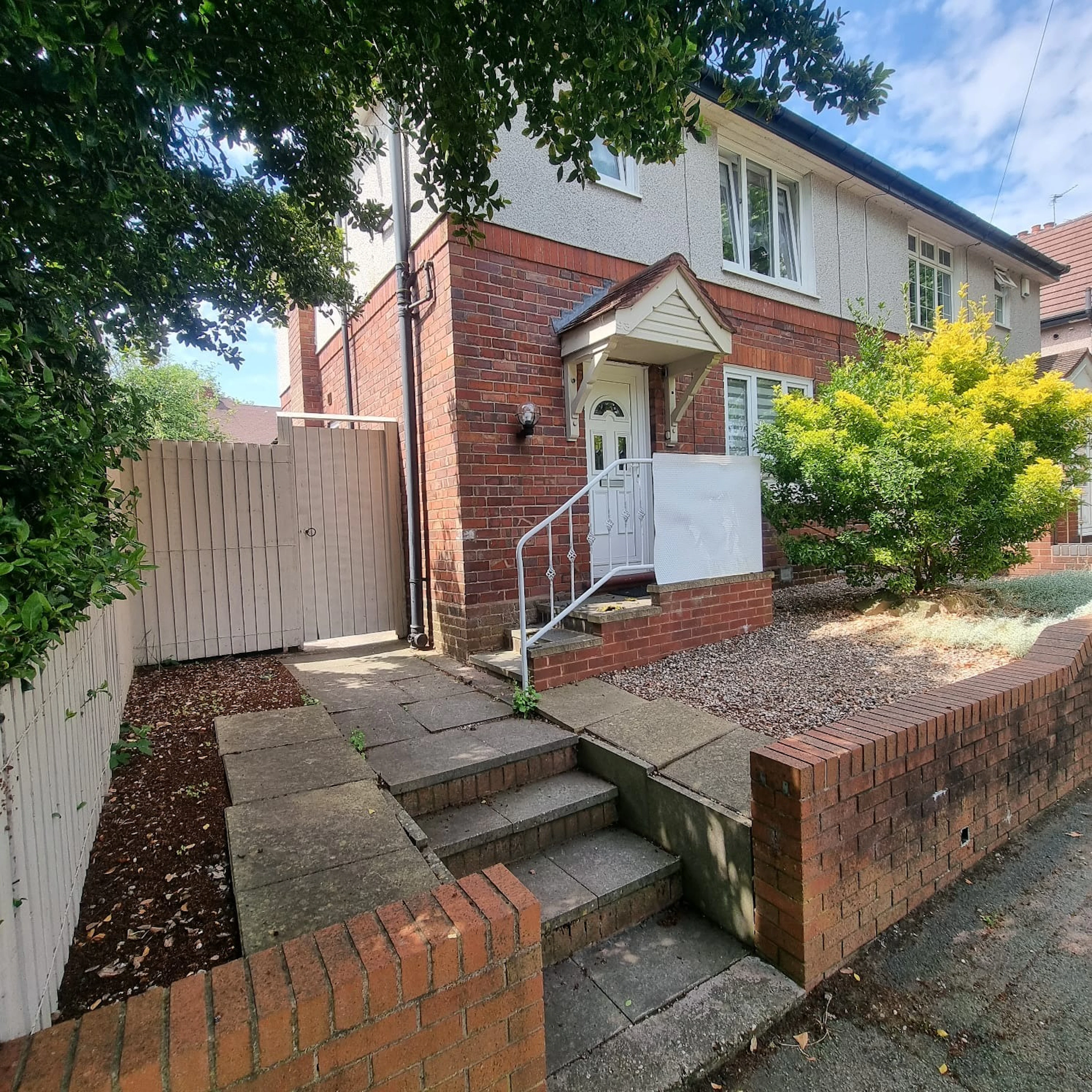 Laurel Road, Dudley