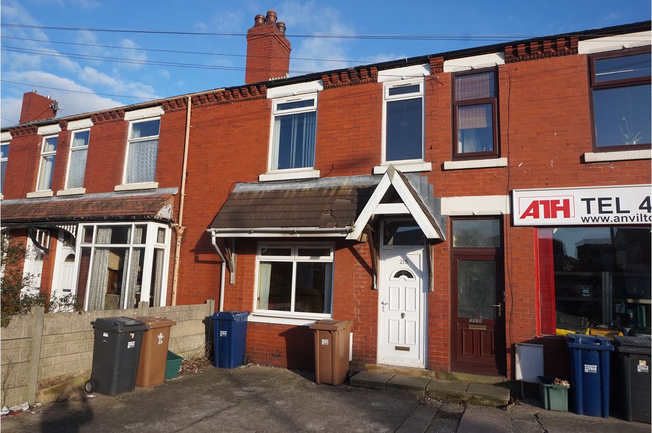 3 bedroom terraced house for sale in Leyland Lane, Leyland, PR25 1XJ